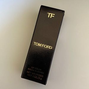 Tom Ford lip color SHADE: BRUISED PLUM
